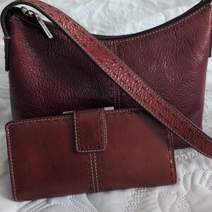 💥Fossil Set💥 - Rich Burgundy Pebbled Leather Hobo Bag & Kiss Lock Wallet Set